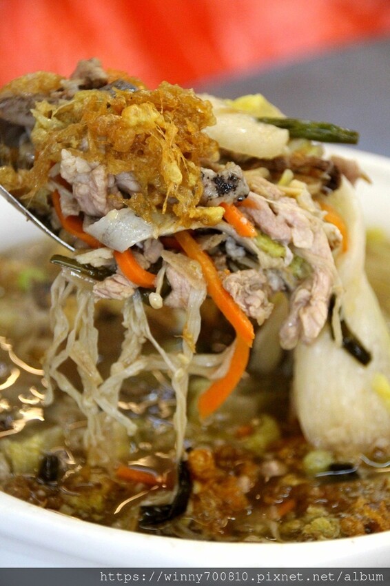 宜蘭縣五結鄉宜蘭/五結「百匯窯烤雞海鮮快炒餐廳」二連霸榮獲十大好食餐廳、評審米其林主廚江振誠、窯烤雞、五更腸旺！