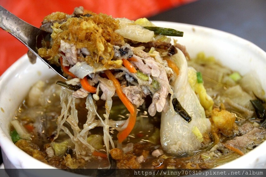 宜蘭縣五結鄉宜蘭/五結「百匯窯烤雞海鮮快炒餐廳」二連霸榮獲十大好食餐廳、評審米其林主廚江振誠、窯烤雞、五更腸旺！