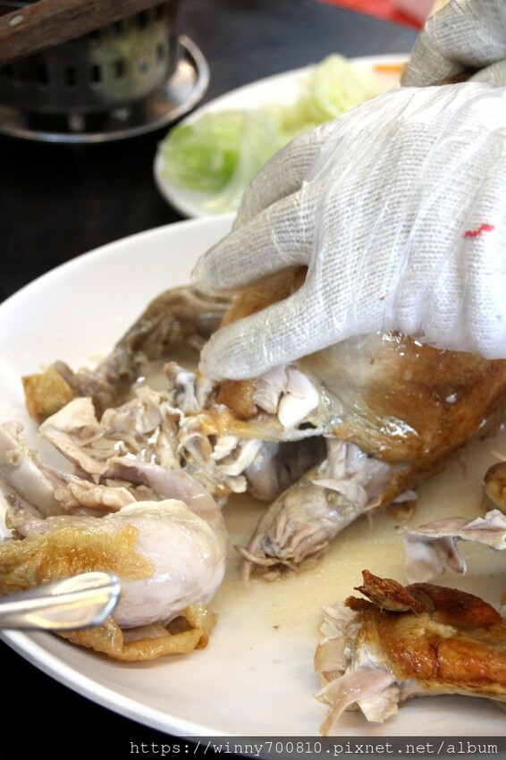 宜蘭縣五結鄉宜蘭/五結「百匯窯烤雞海鮮快炒餐廳」二連霸榮獲十大好食餐廳、評審米其林主廚江振誠、窯烤雞、五更腸旺！