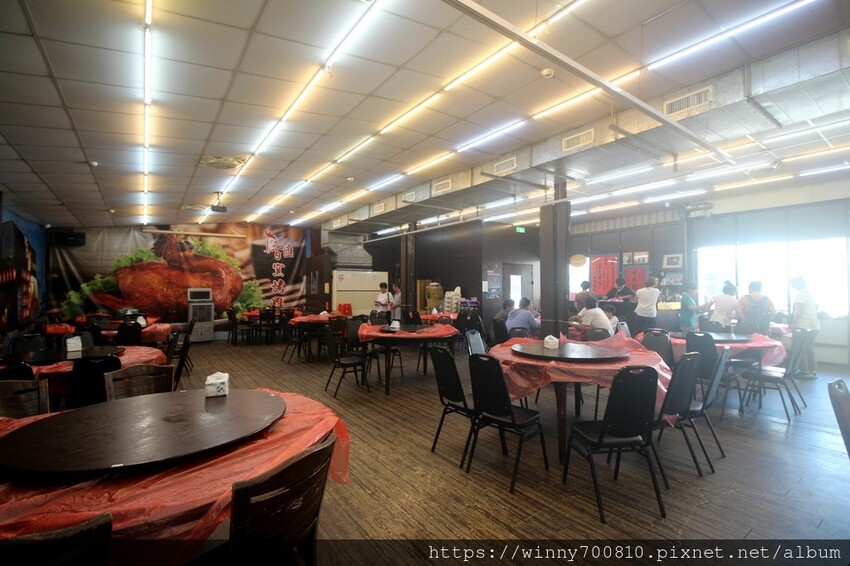 宜蘭縣五結鄉宜蘭/五結「百匯窯烤雞海鮮快炒餐廳」二連霸榮獲十大好食餐廳、評審米其林主廚江振誠、窯烤雞、五更腸旺！