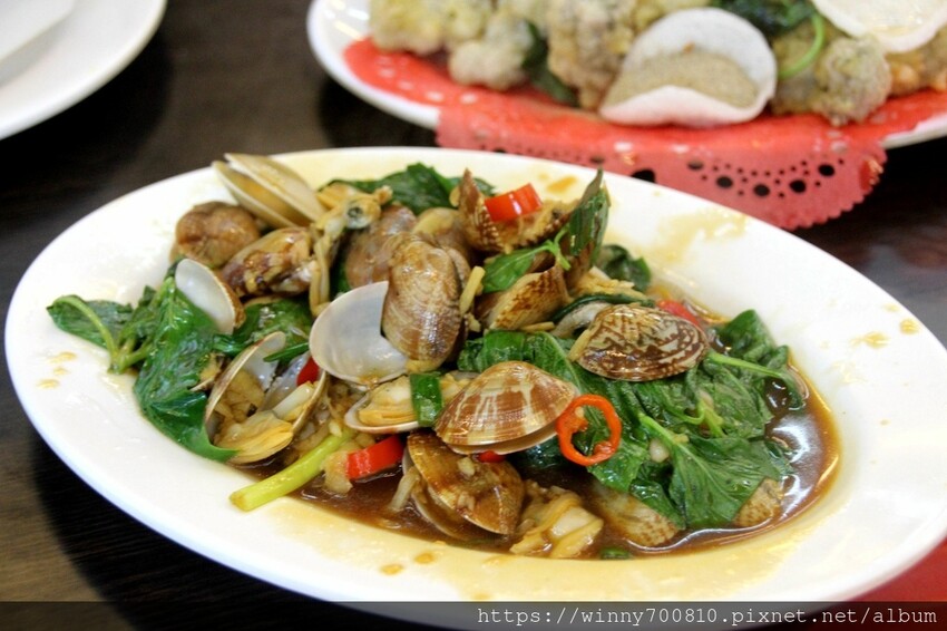 宜蘭縣五結鄉宜蘭/五結「百匯窯烤雞海鮮快炒餐廳」二連霸榮獲十大好食餐廳、評審米其林主廚江振誠、窯烤雞、五更腸旺！