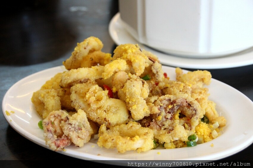 宜蘭縣五結鄉宜蘭/五結「百匯窯烤雞海鮮快炒餐廳」二連霸榮獲十大好食餐廳、評審米其林主廚江振誠、窯烤雞、五更腸旺！