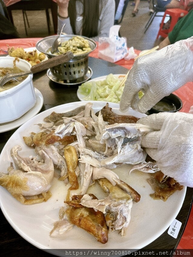 宜蘭縣五結鄉宜蘭/五結「百匯窯烤雞海鮮快炒餐廳」二連霸榮獲十大好食餐廳、評審米其林主廚江振誠、窯烤雞、五更腸旺！