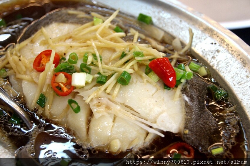 宜蘭縣五結鄉宜蘭/五結「百匯窯烤雞海鮮快炒餐廳」二連霸榮獲十大好食餐廳、評審米其林主廚江振誠、窯烤雞、五更腸旺！