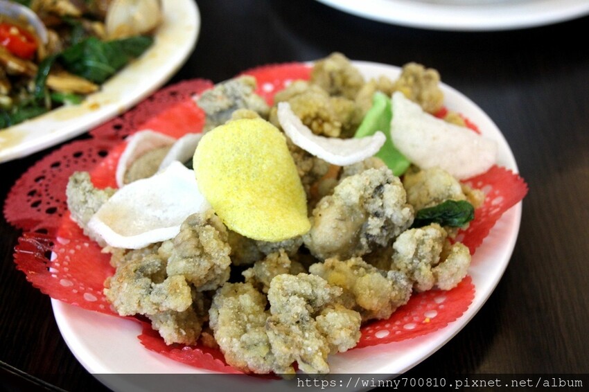 宜蘭縣五結鄉宜蘭/五結「百匯窯烤雞海鮮快炒餐廳」二連霸榮獲十大好食餐廳、評審米其林主廚江振誠、窯烤雞、五更腸旺！