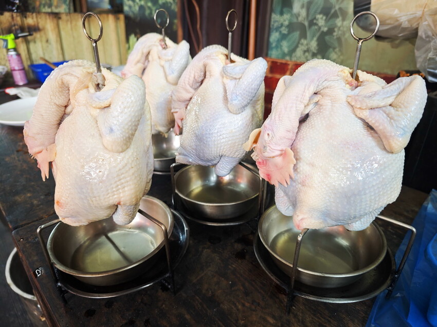 宜蘭縣五結鄉【宜蘭-餐廳推薦-爆汁甕仔雞】百匯窯烤雞餐廳，聖誕大餐、過年圍爐必備，龍眼木窯烤風味甕仔雞 - 老爺爺與小老婆