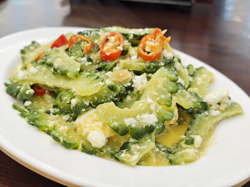 宜蘭縣五結鄉【宜蘭-餐廳推薦-爆汁甕仔雞】百匯窯烤雞餐廳，聖誕大餐、過年圍爐必備，龍眼木窯烤風味甕仔雞 - 老爺爺與小老婆