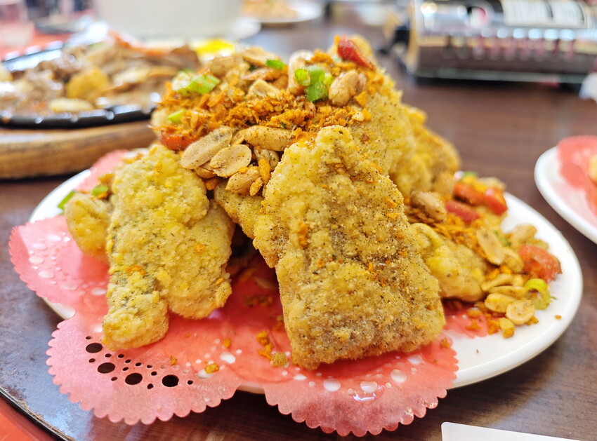 宜蘭縣五結鄉【宜蘭-餐廳推薦-爆汁甕仔雞】百匯窯烤雞餐廳，聖誕大餐、過年圍爐必備，龍眼木窯烤風味甕仔雞 - 老爺爺與小老婆