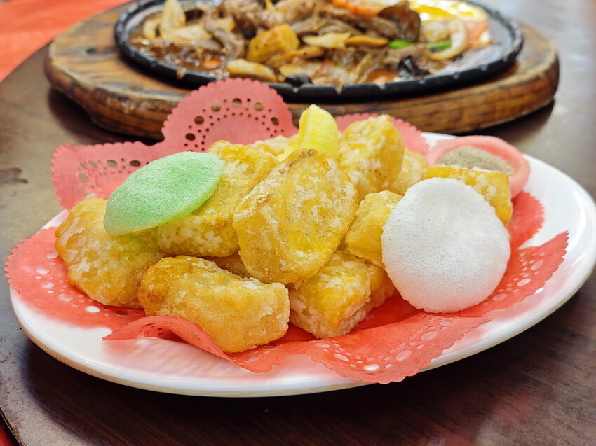 宜蘭縣五結鄉【宜蘭-餐廳推薦-爆汁甕仔雞】百匯窯烤雞餐廳，聖誕大餐、過年圍爐必備，龍眼木窯烤風味甕仔雞 - 老爺爺與小老婆