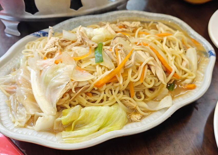 宜蘭縣五結鄉【宜蘭-餐廳推薦-爆汁甕仔雞】百匯窯烤雞餐廳，聖誕大餐、過年圍爐必備，龍眼木窯烤風味甕仔雞 - 老爺爺與小老婆