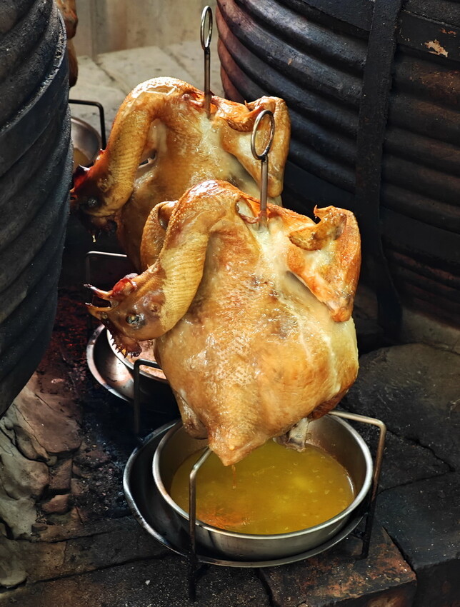 宜蘭縣五結鄉【宜蘭-餐廳推薦-爆汁甕仔雞】百匯窯烤雞餐廳，聖誕大餐、過年圍爐必備，龍眼木窯烤風味甕仔雞 - 老爺爺與小老婆