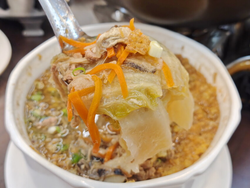 宜蘭縣五結鄉【宜蘭-餐廳推薦-爆汁甕仔雞】百匯窯烤雞餐廳，聖誕大餐、過年圍爐必備，龍眼木窯烤風味甕仔雞 - 老爺爺與小老婆