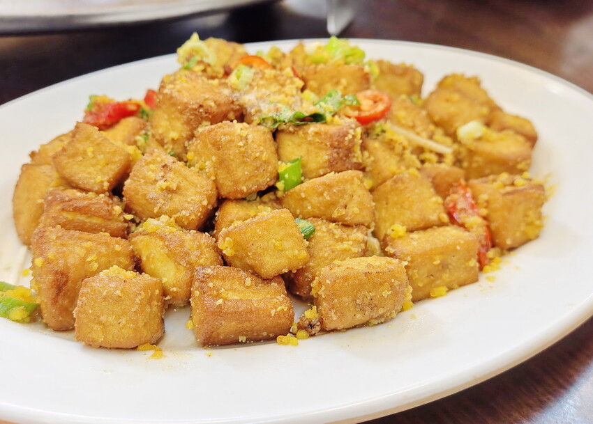 宜蘭縣五結鄉【宜蘭-餐廳推薦-爆汁甕仔雞】百匯窯烤雞餐廳，聖誕大餐、過年圍爐必備，龍眼木窯烤風味甕仔雞 - 老爺爺與小老婆