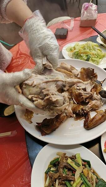 宜蘭縣五結鄉(宜蘭/五結)百匯窯烤海鮮快炒餐廳,榮獲宜蘭十大美食獎,菜色豐富出餐快,團體聚餐的好去處