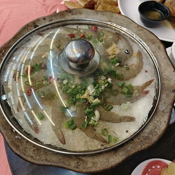 宜蘭縣五結鄉(宜蘭/五結)百匯窯烤海鮮快炒餐廳,榮獲宜蘭十大美食獎,菜色豐富出餐快,團體聚餐的好去處