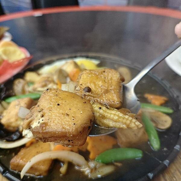 宜蘭縣五結鄉(宜蘭/五結)百匯窯烤海鮮快炒餐廳,榮獲宜蘭十大美食獎,菜色豐富出餐快,團體聚餐的好去處