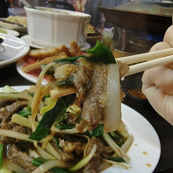 宜蘭縣五結鄉(宜蘭/五結)百匯窯烤海鮮快炒餐廳,榮獲宜蘭十大美食獎,菜色豐富出餐快,團體聚餐的好去處