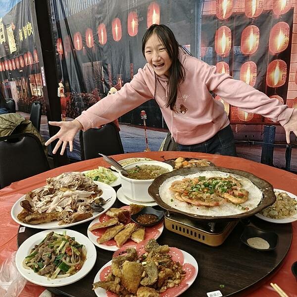 宜蘭縣五結鄉(宜蘭/五結)百匯窯烤海鮮快炒餐廳,榮獲宜蘭十大美食獎,菜色豐富出餐快,團體聚餐的好去處