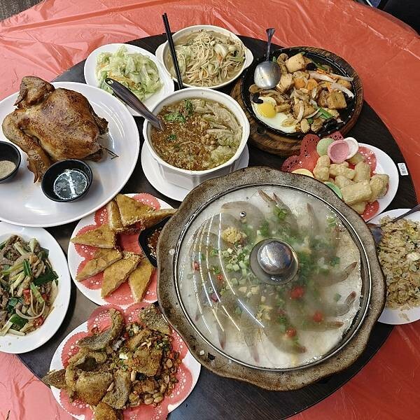 宜蘭縣五結鄉(宜蘭/五結)百匯窯烤海鮮快炒餐廳,榮獲宜蘭十大美食獎,菜色豐富出餐快,團體聚餐的好去處