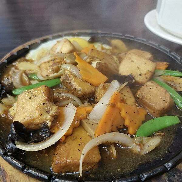 宜蘭縣五結鄉(宜蘭/五結)百匯窯烤海鮮快炒餐廳,榮獲宜蘭十大美食獎,菜色豐富出餐快,團體聚餐的好去處