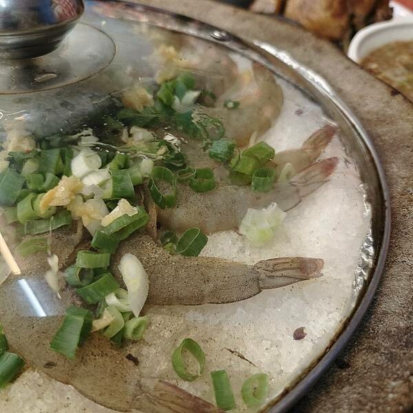 宜蘭縣五結鄉(宜蘭/五結)百匯窯烤海鮮快炒餐廳,榮獲宜蘭十大美食獎,菜色豐富出餐快,團體聚餐的好去處