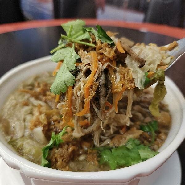 宜蘭縣五結鄉(宜蘭/五結)百匯窯烤海鮮快炒餐廳,榮獲宜蘭十大美食獎,菜色豐富出餐快,團體聚餐的好去處