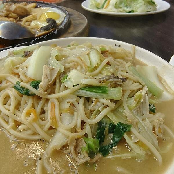 宜蘭縣五結鄉(宜蘭/五結)百匯窯烤海鮮快炒餐廳,榮獲宜蘭十大美食獎,菜色豐富出餐快,團體聚餐的好去處