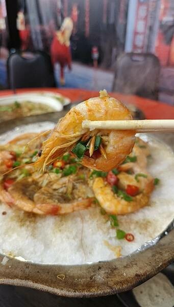 宜蘭縣五結鄉(宜蘭/五結)百匯窯烤海鮮快炒餐廳,榮獲宜蘭十大美食獎,菜色豐富出餐快,團體聚餐的好去處