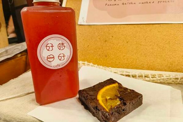 宜蘭縣五結鄉(宜蘭/五結)百匯窯烤海鮮快炒餐廳,榮獲宜蘭十大美食獎,菜色豐富出餐快,團體聚餐的好去處