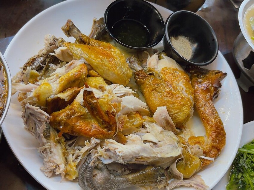 宜蘭縣五結鄉【宜蘭窯烤雞推薦】百匯窯烤雞餐廳  料理選擇超多，用餐區超大，適合大宴小酌，絕對讓你吃好吃滿、賓主盡歡