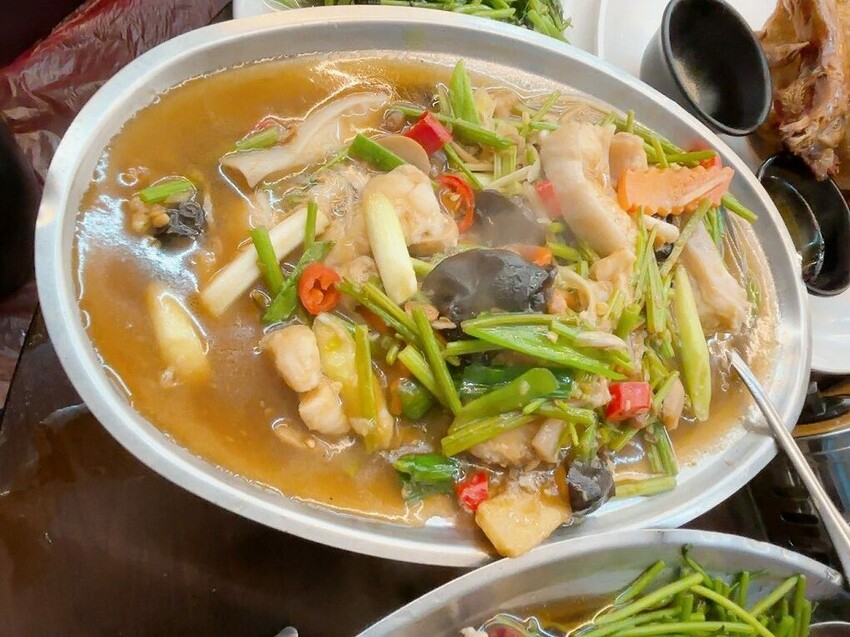 宜蘭縣五結鄉【宜蘭窯烤雞推薦】百匯窯烤雞餐廳  料理選擇超多，用餐區超大，適合大宴小酌，絕對讓你吃好吃滿、賓主盡歡