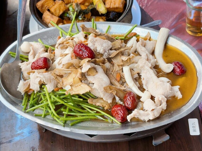 宜蘭縣五結鄉【宜蘭窯烤雞推薦】百匯窯烤雞餐廳  料理選擇超多，用餐區超大，適合大宴小酌，絕對讓你吃好吃滿、賓主盡歡