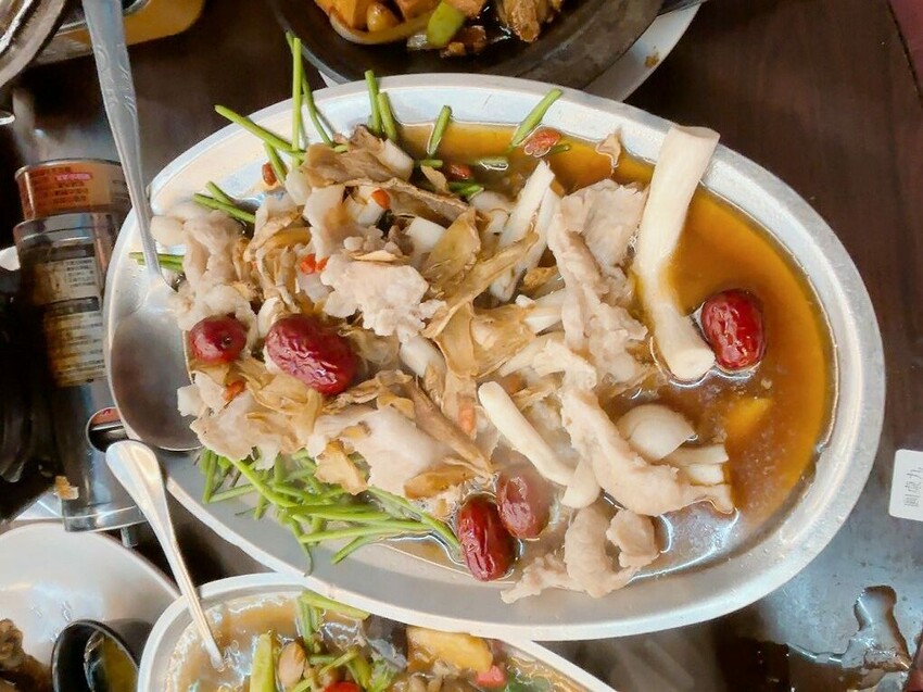 宜蘭縣五結鄉【宜蘭窯烤雞推薦】百匯窯烤雞餐廳  料理選擇超多，用餐區超大，適合大宴小酌，絕對讓你吃好吃滿、賓主盡歡