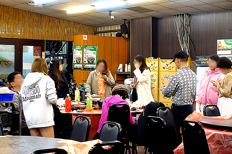 /tmp/phpkQJs1b /tmp/phpkQJs1b