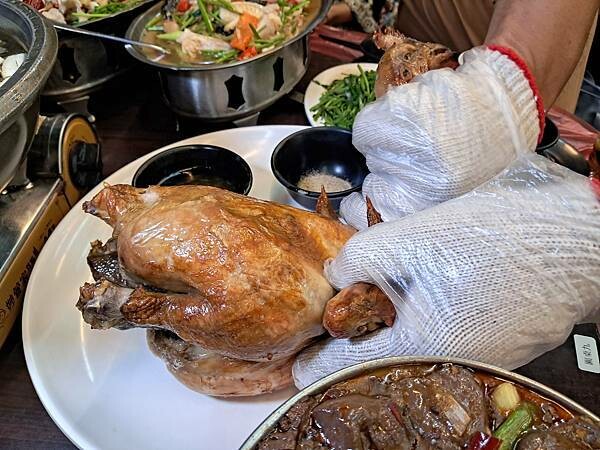宜蘭窯烤雞推薦-百匯窯烤雞餐廳│二連霸榮獲十大好食餐廳、家庭