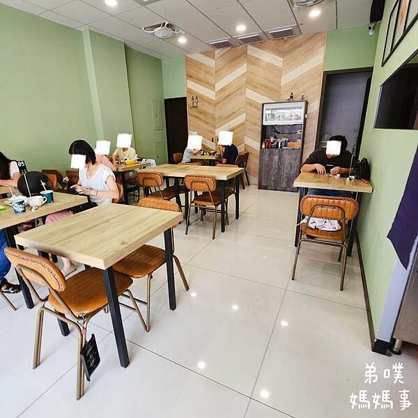 【高雄‧鳳山】簡單吃三福店│一二樓用餐空間，餐點種類超多樣，早午餐吃起來!