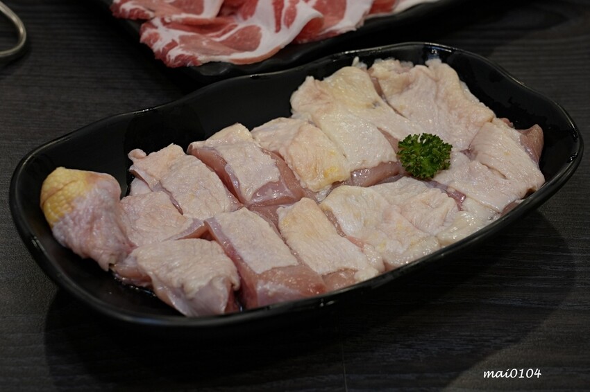 台北萬華鍋物推薦｜94咖哩孃萬大鍋物店～肉品使用原肉不用重組肉，以咖哩為主的湯好喝又獨特，另有蔬食火鍋