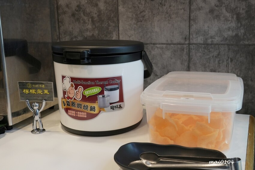台北萬華鍋物推薦｜94咖哩孃萬大鍋物店～肉品使用原肉不用重組肉，以咖哩為主的湯好喝又獨特，另有蔬食火鍋