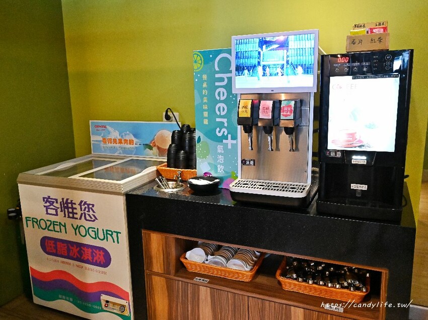 觀哞牛排館｜台中太平新開牛排館，排餐最低250元起，享咖哩飯、烤吐司、濃湯、冰淇淋自助吧吃到飽，當月壽星五折優惠