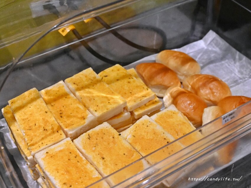 觀哞牛排館｜台中太平新開牛排館，排餐最低250元起，享咖哩飯、烤吐司、濃湯、冰淇淋自助吧吃到飽，當月壽星五折優惠