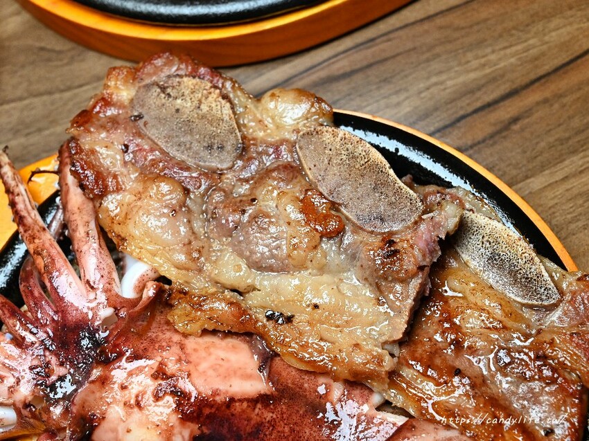 觀哞牛排館｜台中太平新開牛排館，排餐最低250元起，享咖哩飯、烤吐司、濃湯、冰淇淋自助吧吃到飽，當月壽星五折優惠