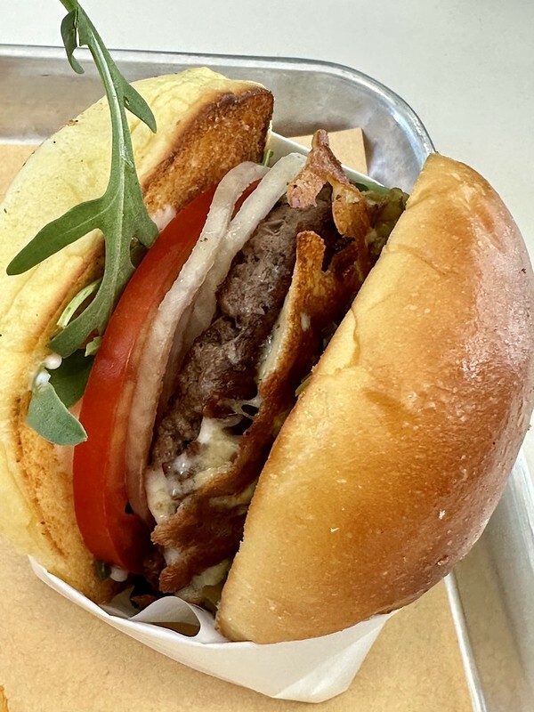 【台灣，桃園市，中壢區】青埔美食～1996 BURGER浮誇回歸，美味依舊，用餐環境大幅提昇！！（中壢美食/青埔