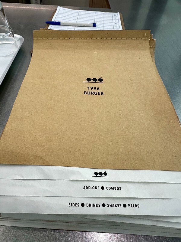 【台灣，桃園市，中壢區】青埔美食～1996 BURGER浮誇回歸，美味依舊，用餐環境大幅提昇！！（中壢美食/青埔