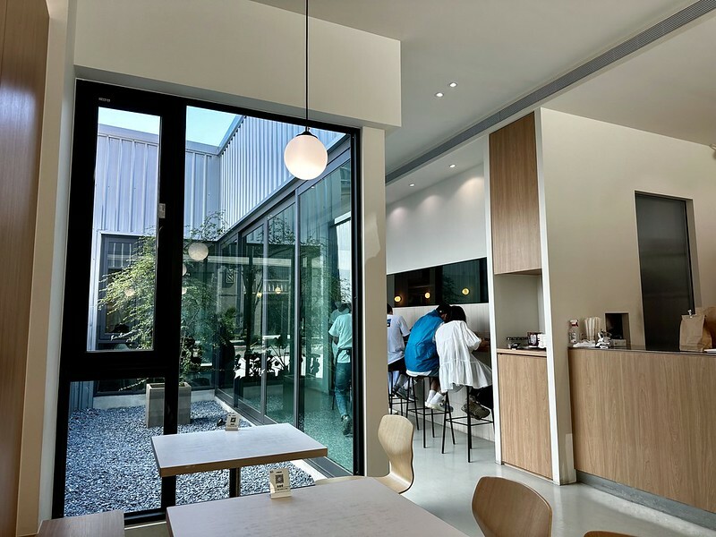 【台灣，桃園市，中壢區】青埔美食～1996 BURGER浮誇回歸，美味依舊，用餐環境大幅提昇！！（中壢美食/青埔