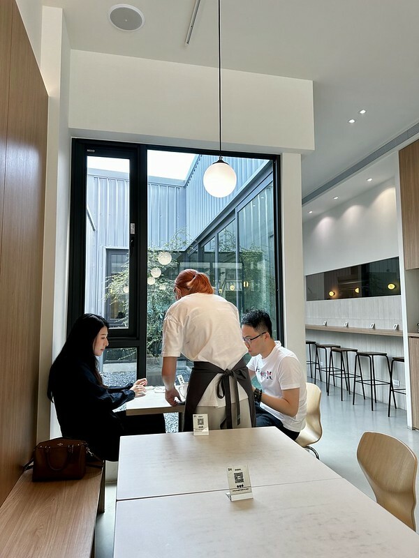 【台灣，桃園市，中壢區】青埔美食～1996 BURGER浮誇回歸，美味依舊，用餐環境大幅提昇！！（中壢美食/青埔