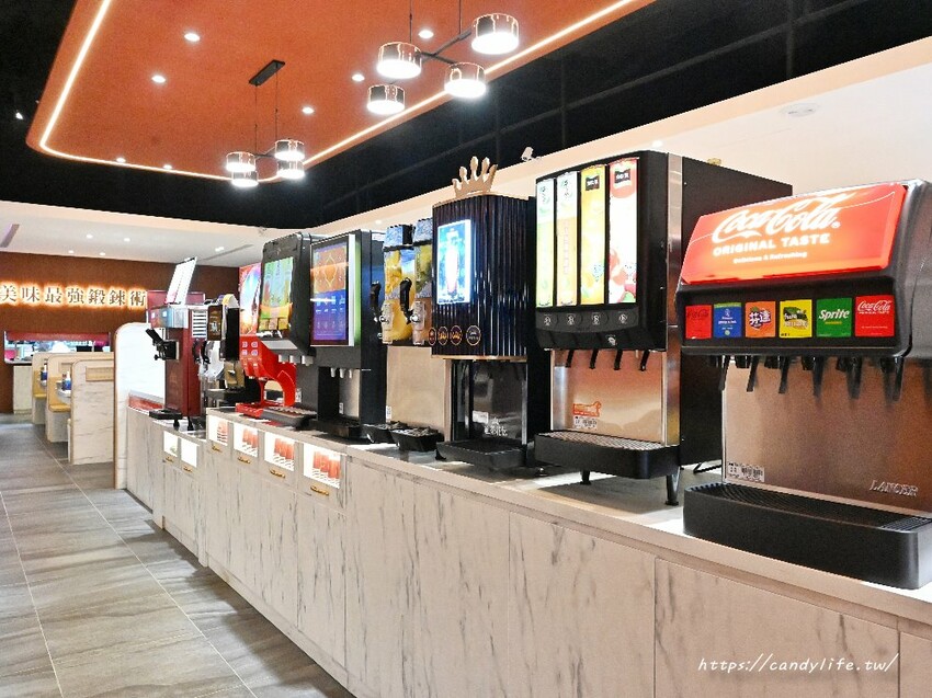 嗑肉石鍋｜台中人氣火鍋分店再一間，超狂肉瀑布，蔬食自助吧品項超過60種，還有咖哩飯、打拋豬飯吃到飽