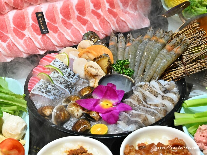 嗑肉石鍋｜台中人氣火鍋分店再一間，超狂肉瀑布，蔬食自助吧品項超過60種，還有咖哩飯、打拋豬飯吃到飽