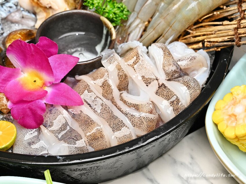 嗑肉石鍋｜台中人氣火鍋分店再一間，超狂肉瀑布，蔬食自助吧品項超過60種，還有咖哩飯、打拋豬飯吃到飽