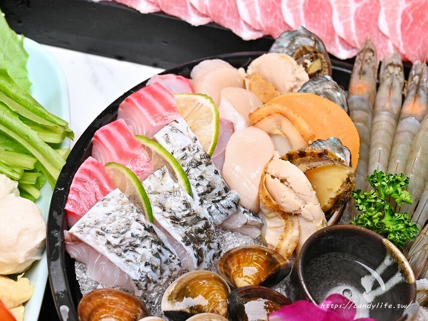 嗑肉石鍋｜台中人氣火鍋分店再一間，超狂肉瀑布，蔬食自助吧品項超過60種，還有咖哩飯、打拋豬飯吃到飽