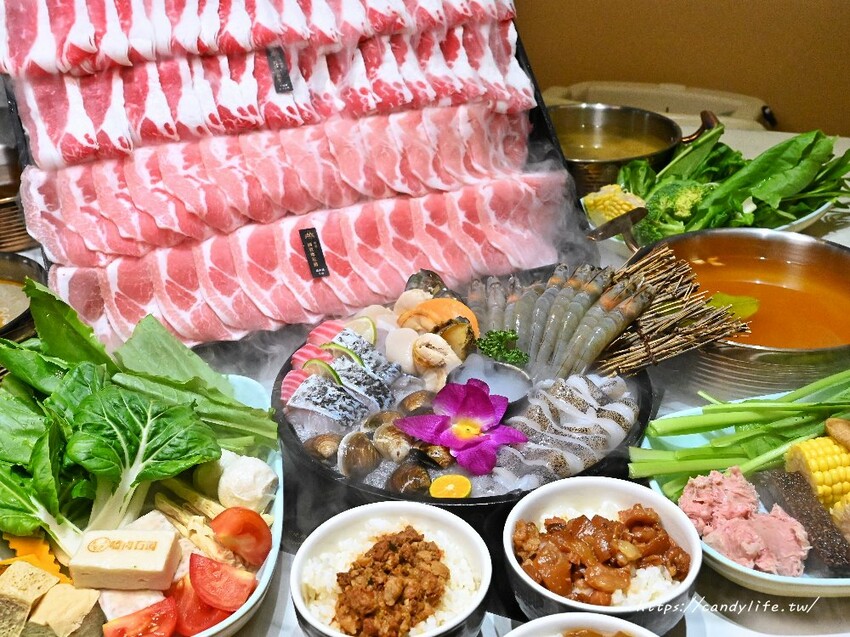 嗑肉石鍋｜台中人氣火鍋分店再一間，超狂肉瀑布，蔬食自助吧品項超過60種，還有咖哩飯、打拋豬飯吃到飽